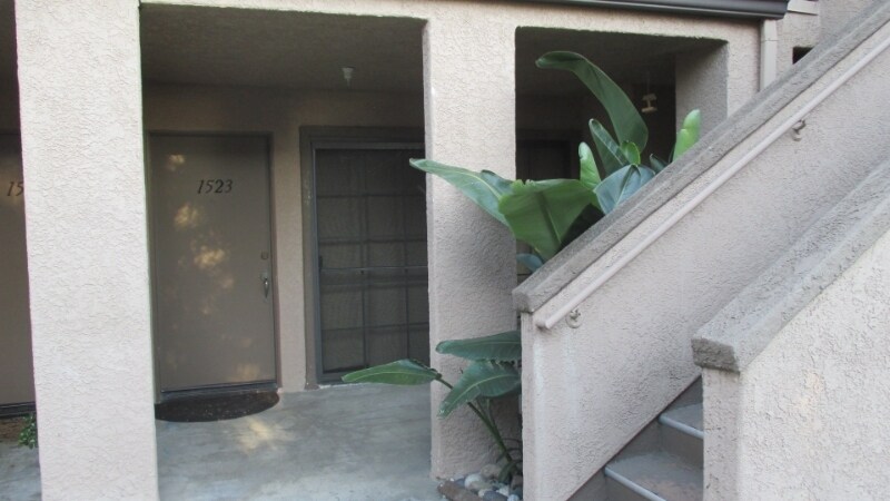 Building Photo - 1068 Calle Del Cerro