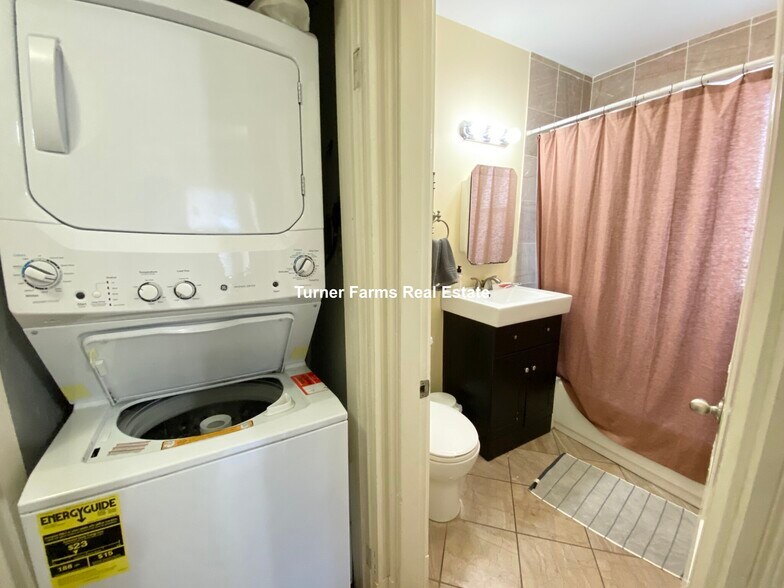 Building Photo - 43 Hillside St