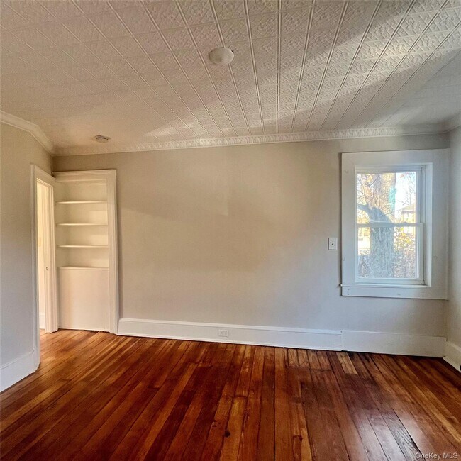 Building Photo - 140 Albany Ave