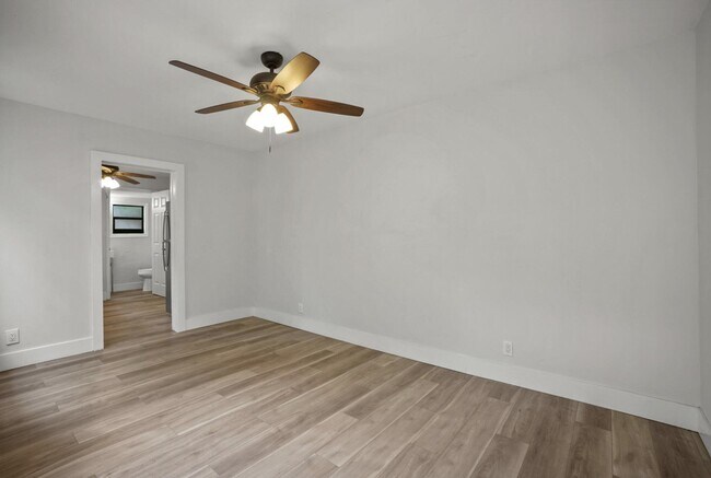 Building Photo - 422 Kanuga Dr
