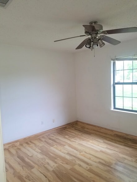 Building Photo - 1506 Fairbanks St