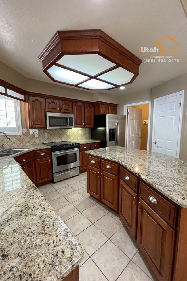 Building Photo - East Layton 6 Bdrm 3 Bth 2 car garage home.