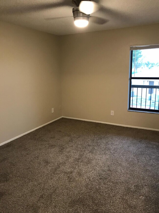 Building Photo - 5321 Summerlin Rd
