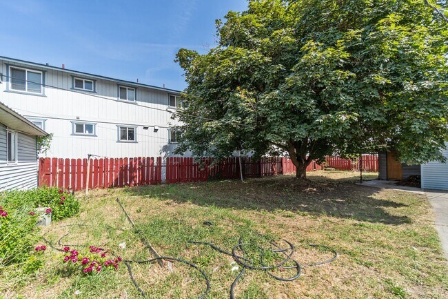 Building Photo - Single Family Home on Spokanes North Side!!