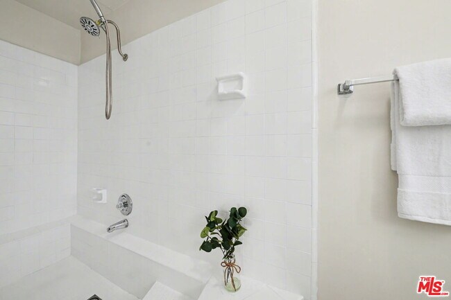 Building Photo - 14850 Hesby St