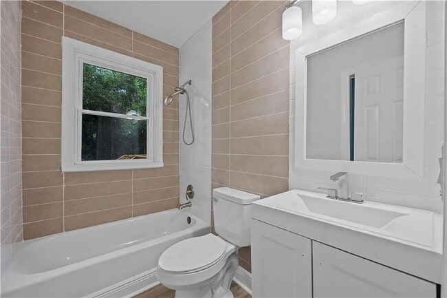 Building Photo - Move In by 5/1 & Save $500 OFF MAY Rent — Fully Renovated Gem!!!