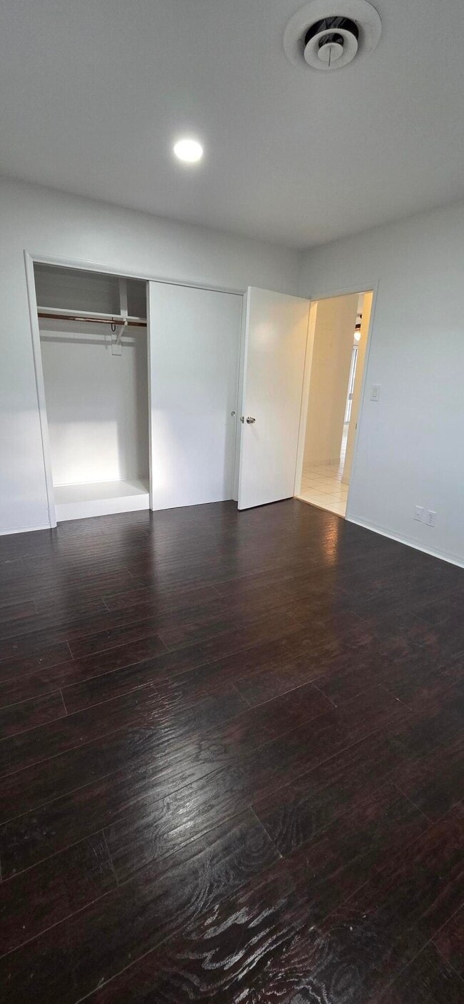 Building Photo - 1951 NE 56th St