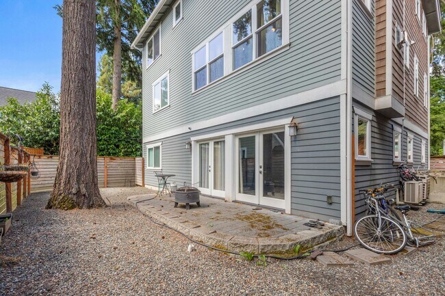 Building Photo - 5Bd/3.25Ba Seattle House