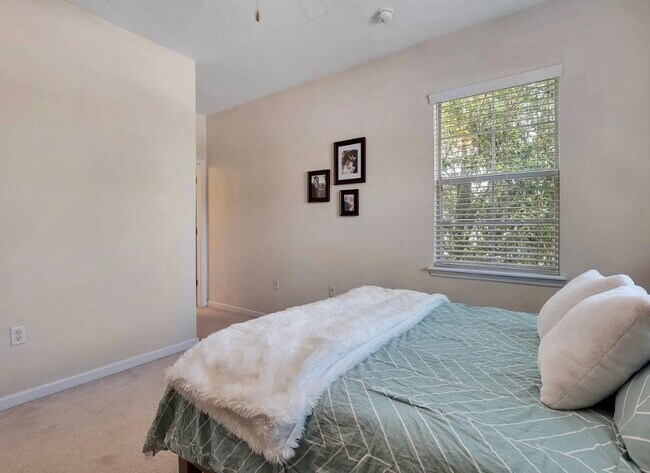 Building Photo - 2289 Del Carmel Way