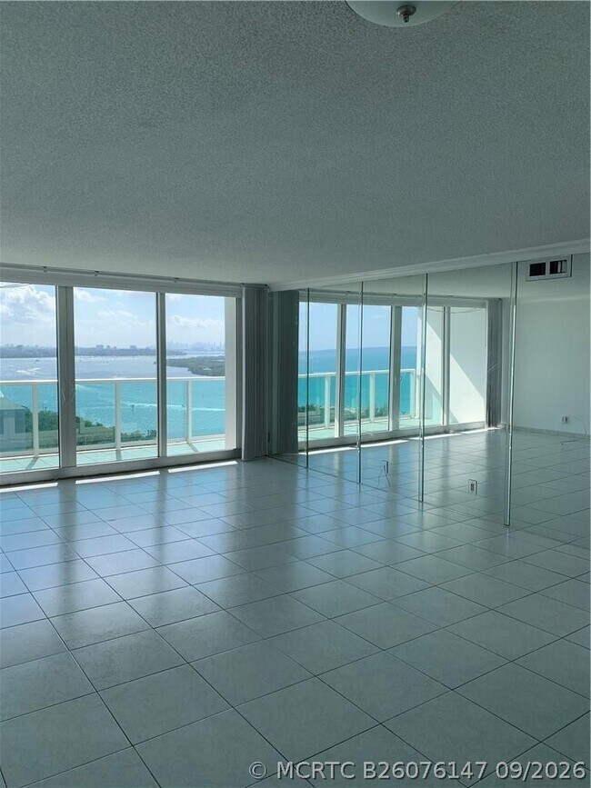 Building Photo - 100 Bayview Dr