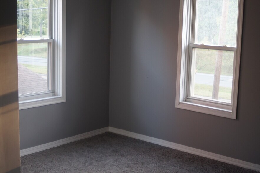 Building Photo - 628 S Logan Blvd