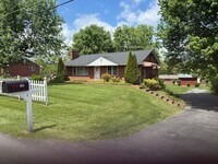 Building Photo - Beautiful 3 bedroom- North Johnson City & Town Acres school district!