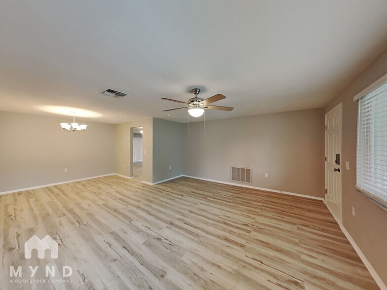 Building Photo - 5801 Elena Dr