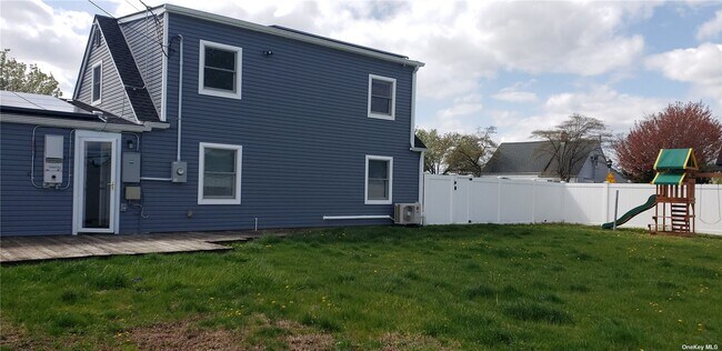Building Photo - 1 Harvest Ln