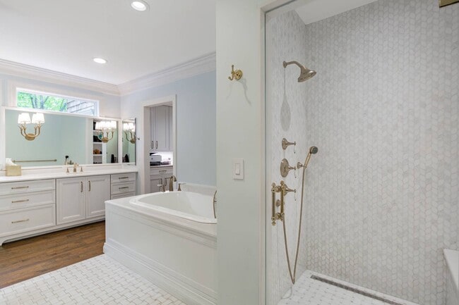 Building Photo - 6 Tall Tree Ct