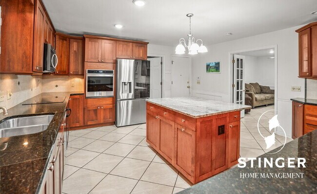 Building Photo - 7 Blue Heron Cir