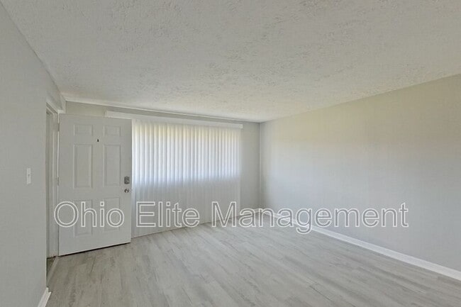 Building Photo - 3605 Cushing Dr