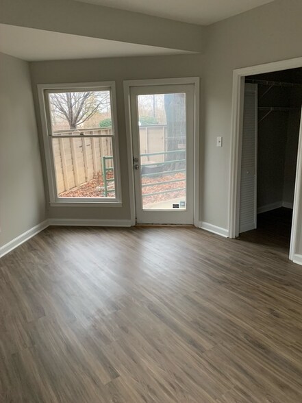 Building Photo - 2000 Greenway Ave