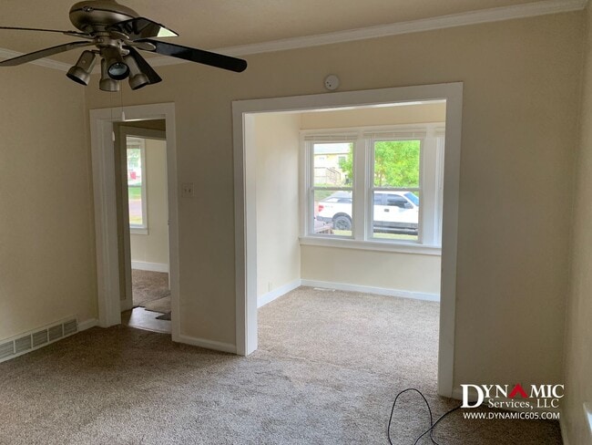 Building Photo - 4+ Bedroom, 2 Bath House By Augustana and USF