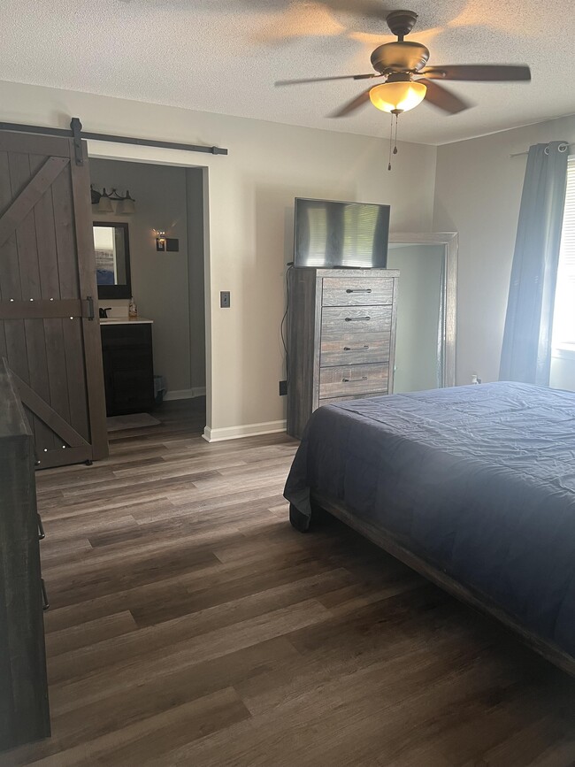 Building Photo - 822 Waterfield Dr