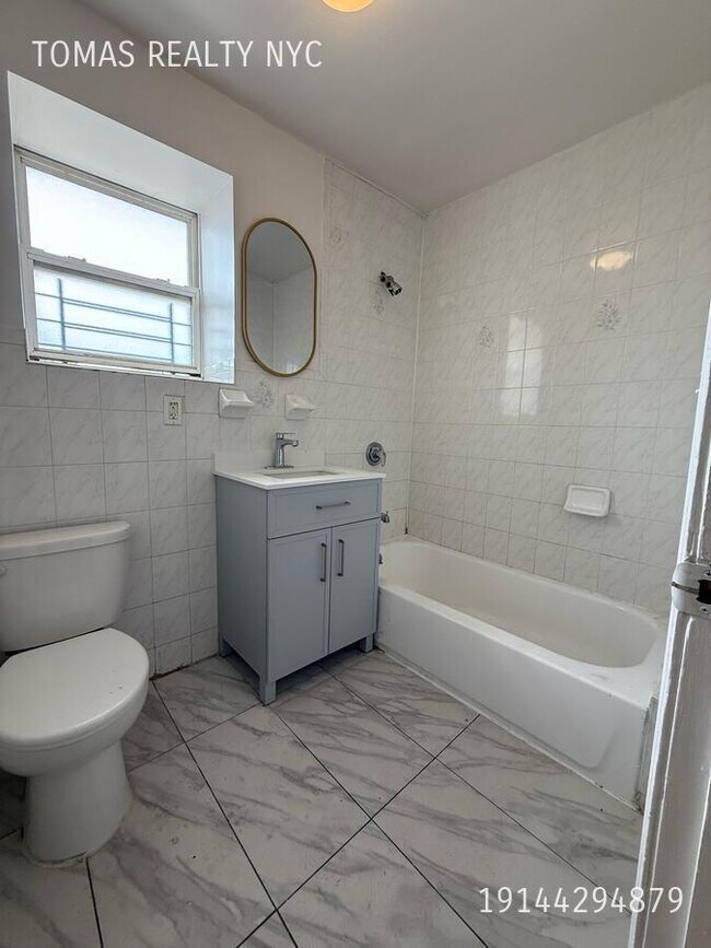 Building Photo - 794 Freeman St