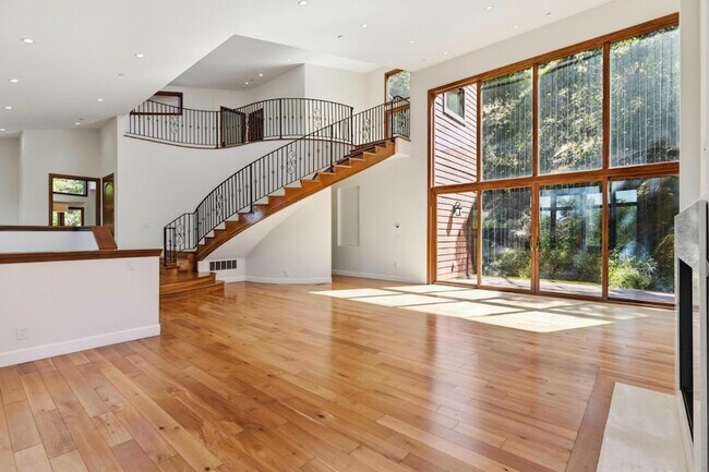 Building Photo - 3911 Pepper Tree Ct