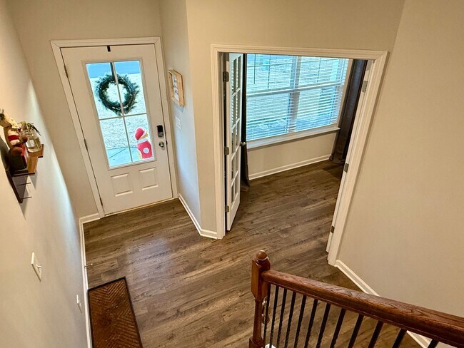 Building Photo - Beautiful 4 bedroom 2.5 bath home located in the Cliffs subdivision!