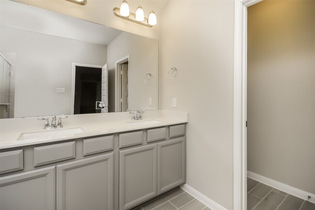 Building Photo - 610 Ellwood Terrace Ln