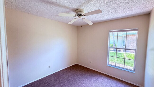 Building Photo - Bright 3/2 Home Near UCF with Vaulted Ceilings & Spacious Backyard!