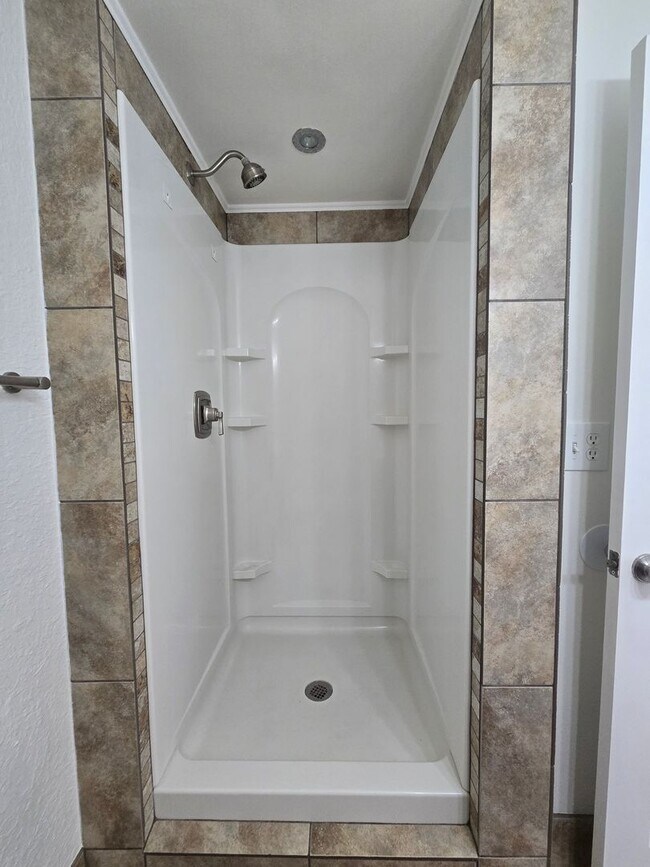 Building Photo - 432 Auburn Dr