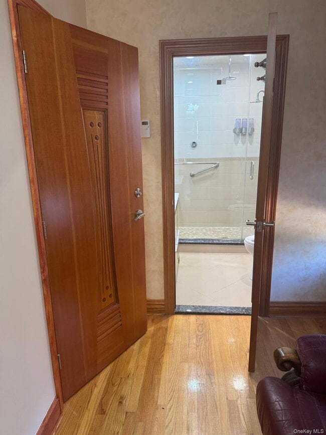 Building Photo - 138-54 Hoover Ave