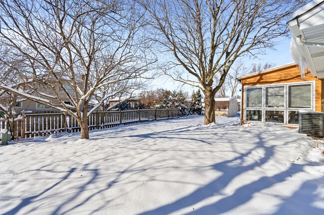 Building Photo - 120 S Staffire Dr