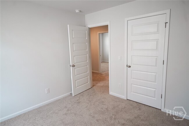 Building Photo - 102 Red Admiral Ln