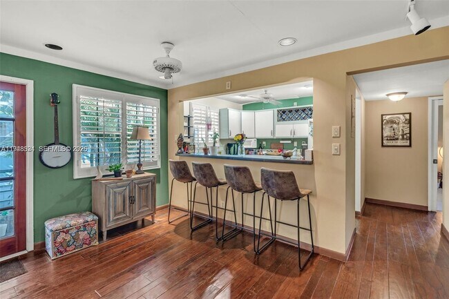 Building Photo - 320 SE 10th Ave