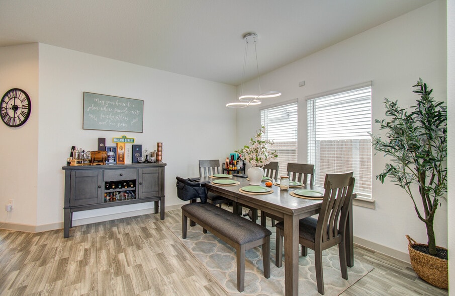 Dinning area - 12806 Rainham Ln