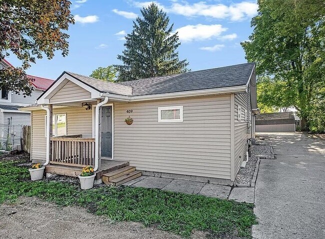 Building Photo - ELEGANT READY HOME