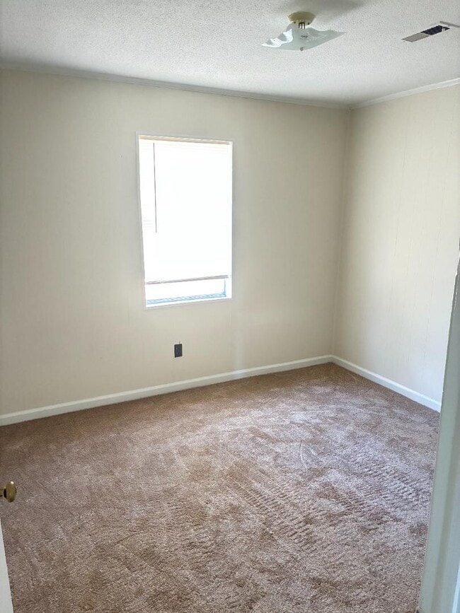 Building Photo - 413 Garner St W