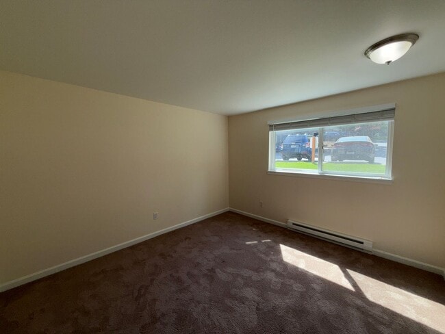 Building Photo - 2 Bed 1 Bath Totem Lake Condo