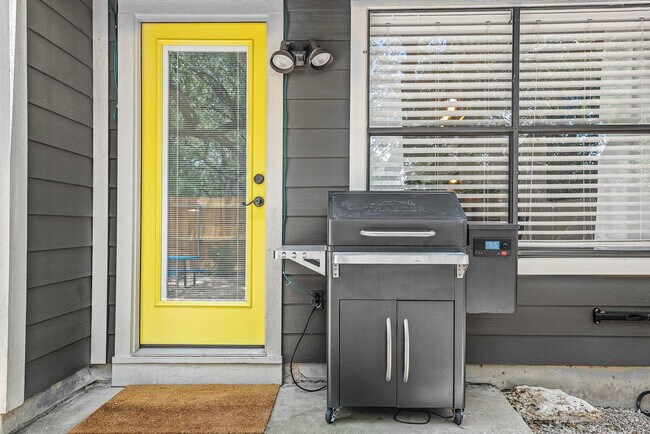 Building Photo - 7108 Dallas Dr