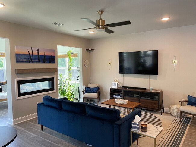 Building Photo - 3 Bedroom 2 Bath Home in Carolina Shores, ...