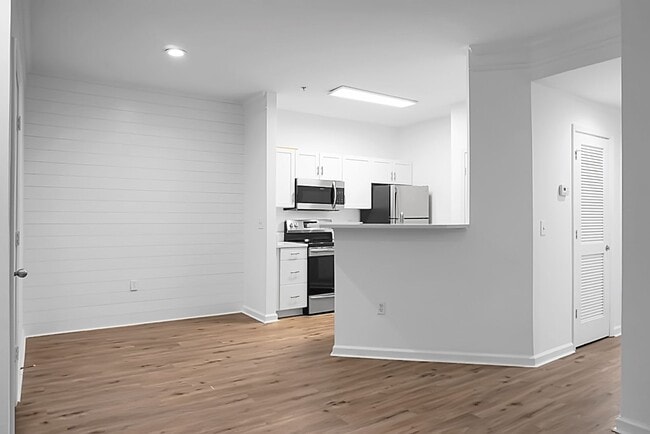 Building Photo - MOVE IN SPECIAL - 50% off First Month's Re...