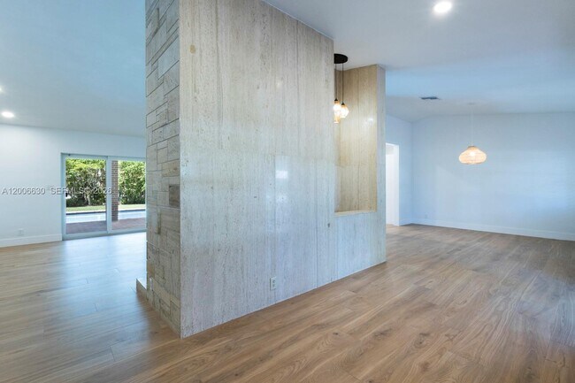 Building Photo - 13050 SW 71st Ave