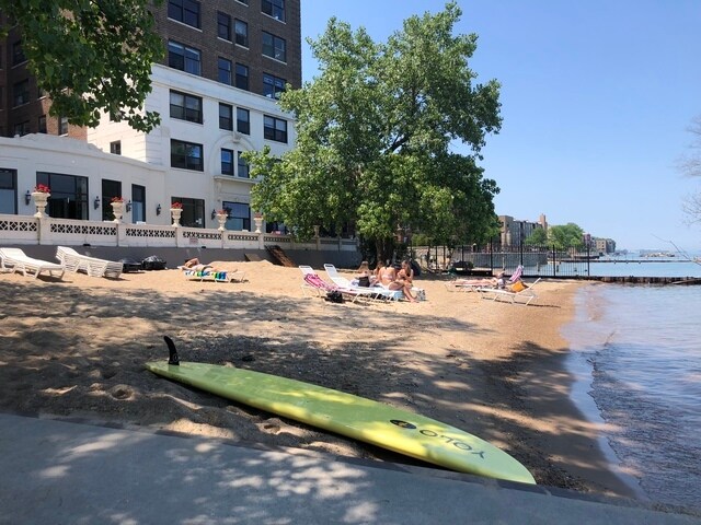 Building Photo - 1205 W Sherwin Ave