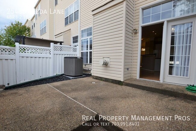 Building Photo - 25488 Freda Ln