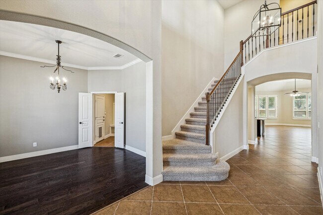 Building Photo - 5902 Chatham Cove