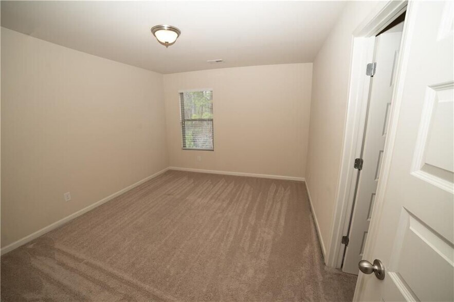 Building Photo - 376 Pernell