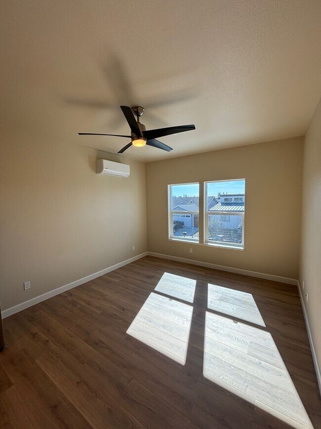 Building Photo - 1319 Miller Dr