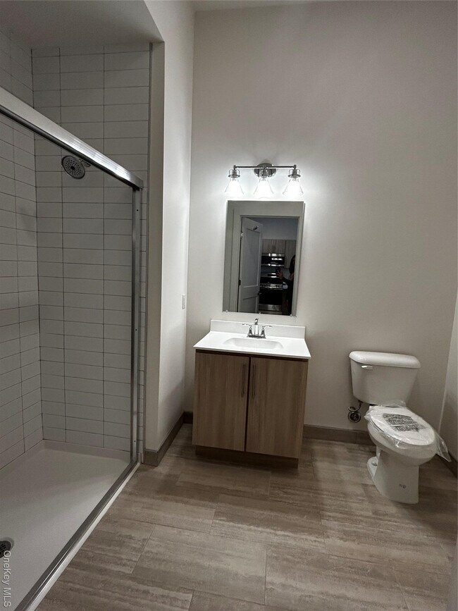 Building Photo - 4180 Sunrise Hwy