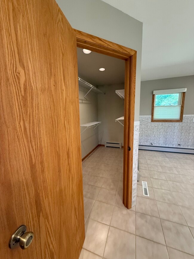 Building Photo - 7036 Willow Ln