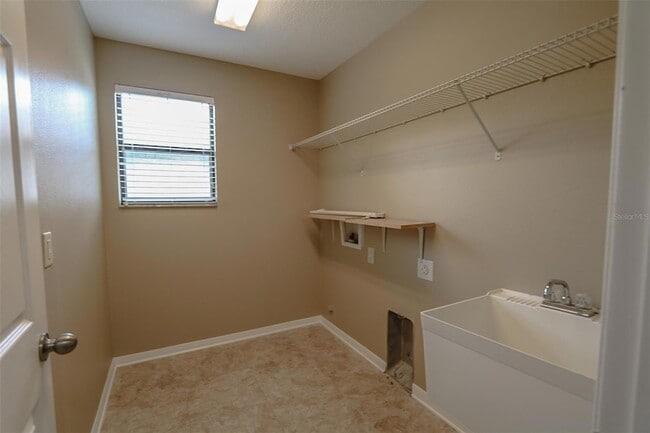 Building Photo - 1208 Oakcrest Dr